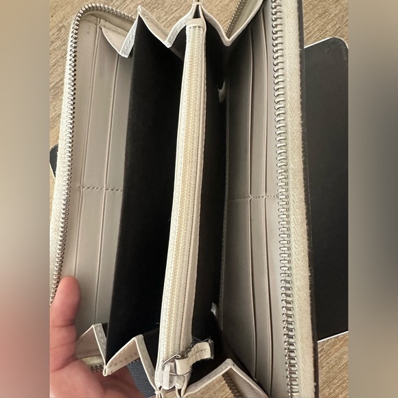 Beautiful Gucci Long Wallet - Picture 12 of 13